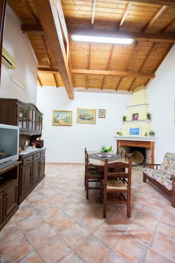 Bed and Breakfast Is Cuccus Masainas Экстерьер фото